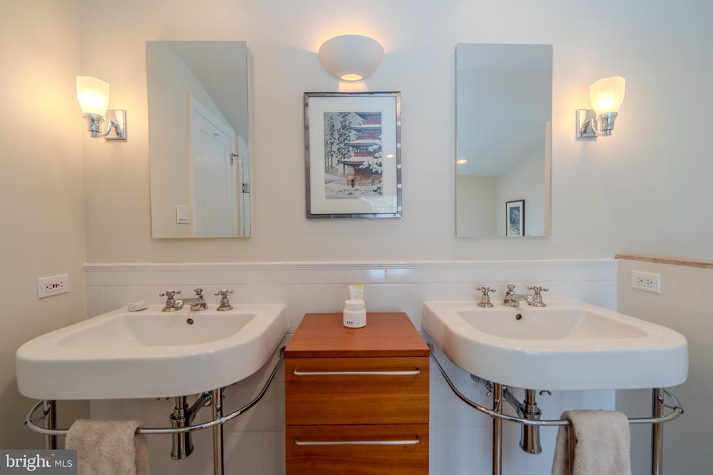 173 HILLVIEW DRIVE