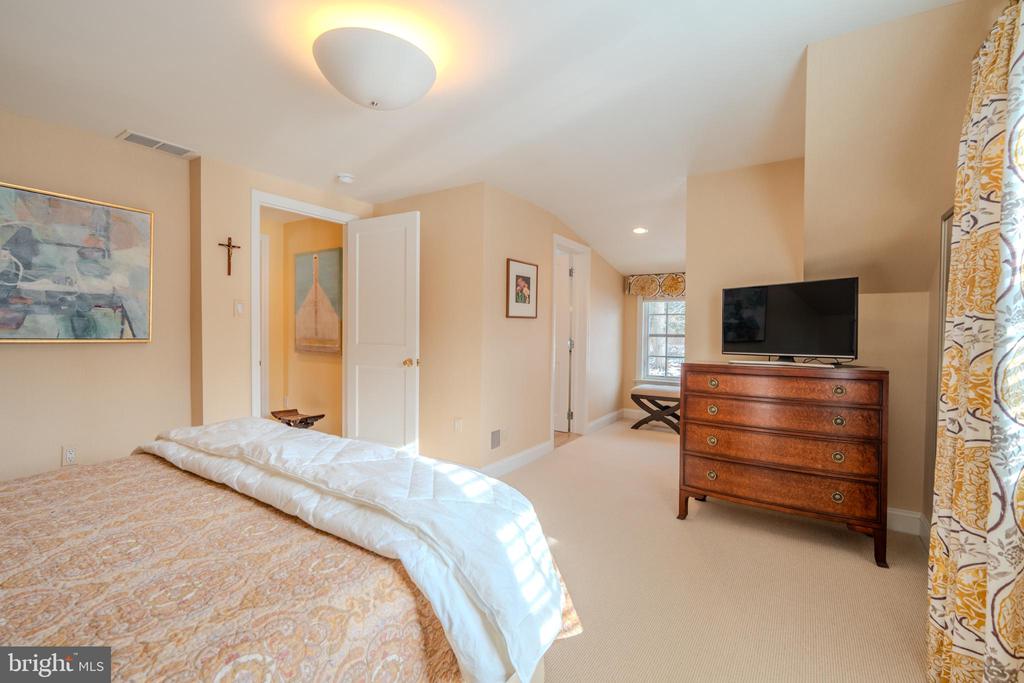 173 HILLVIEW DRIVE
