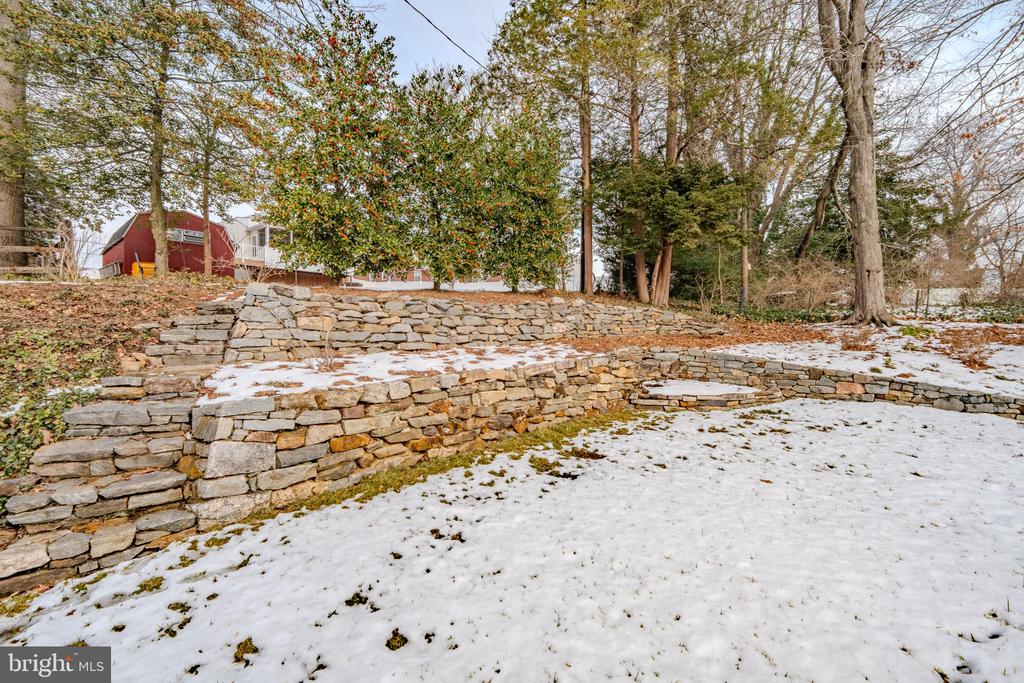 173 HILLVIEW DRIVE