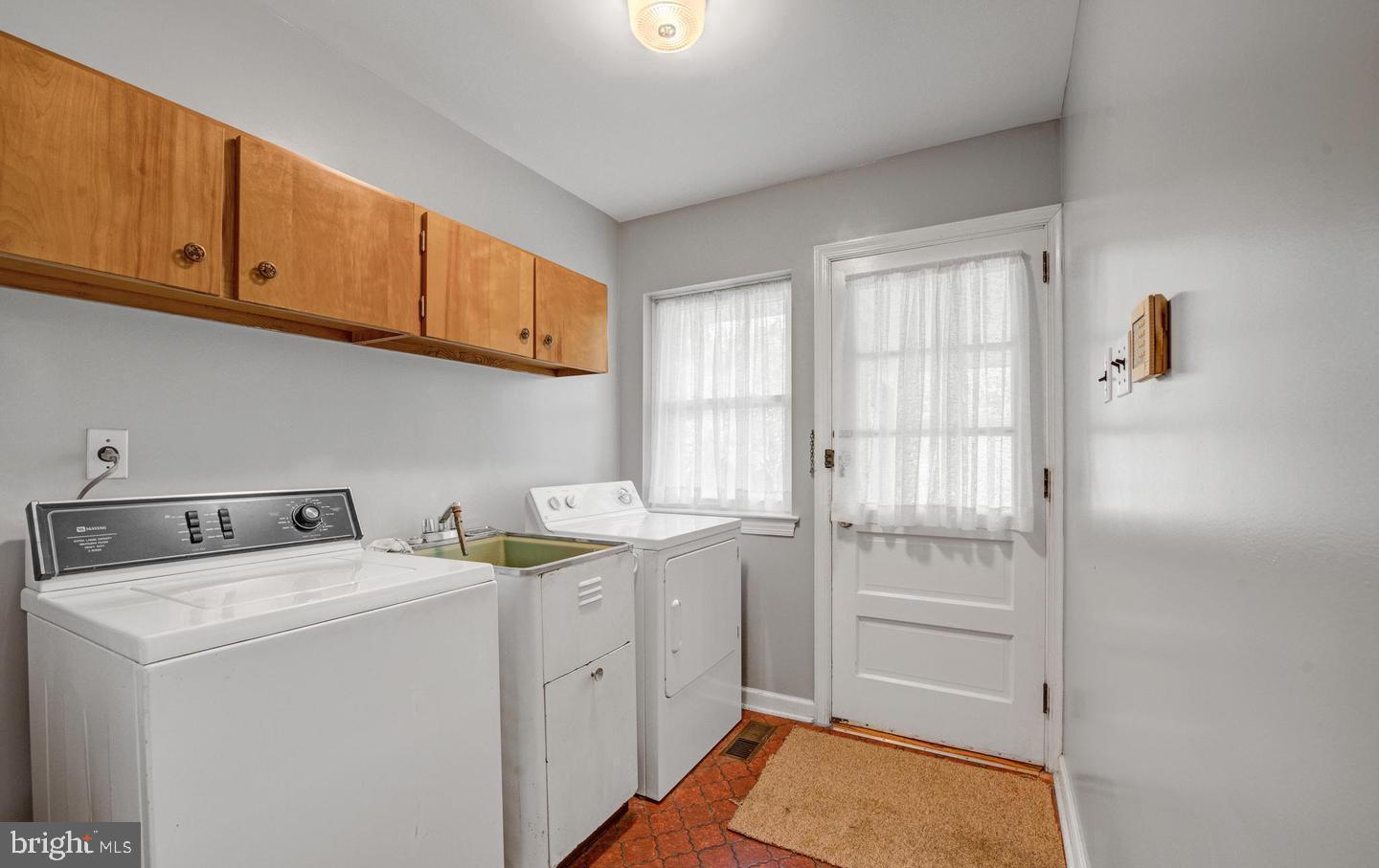 11 S PROVIDENCE ROAD