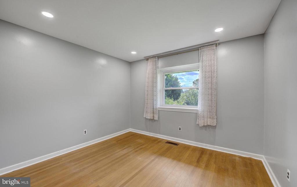 11 S PROVIDENCE ROAD