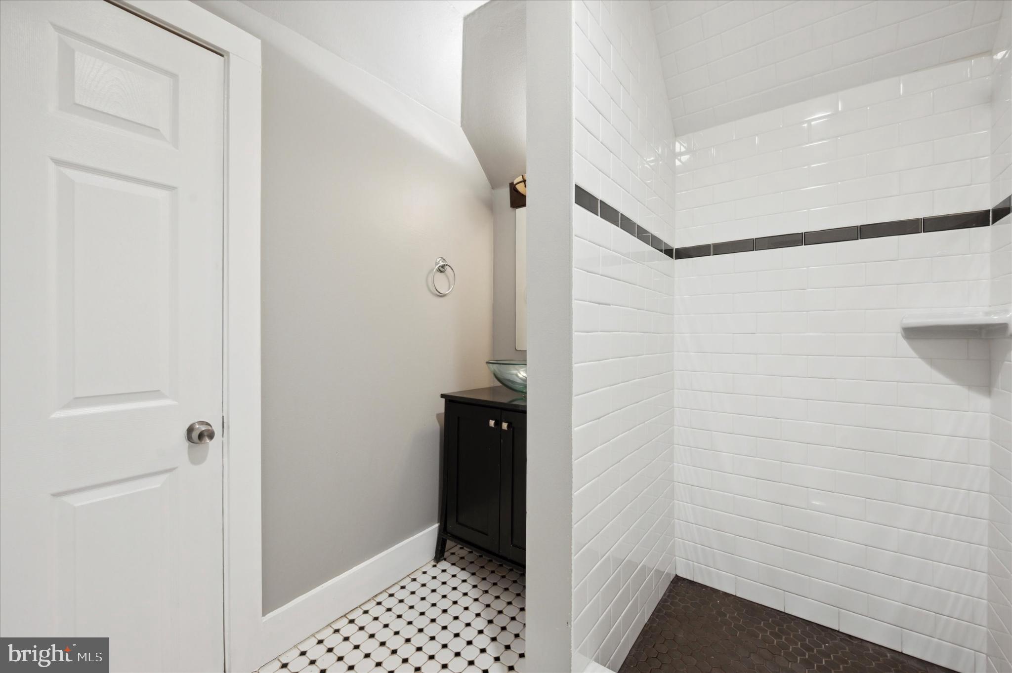 13 W HINCKLEY AVENUE 3