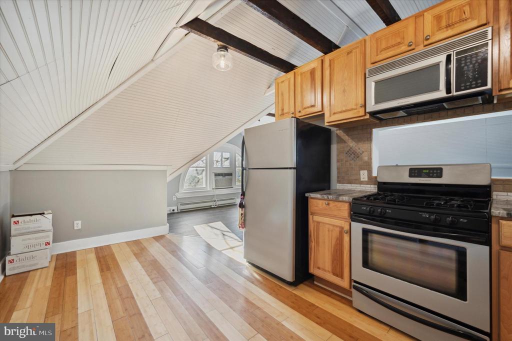 13 W HINCKLEY AVENUE 3