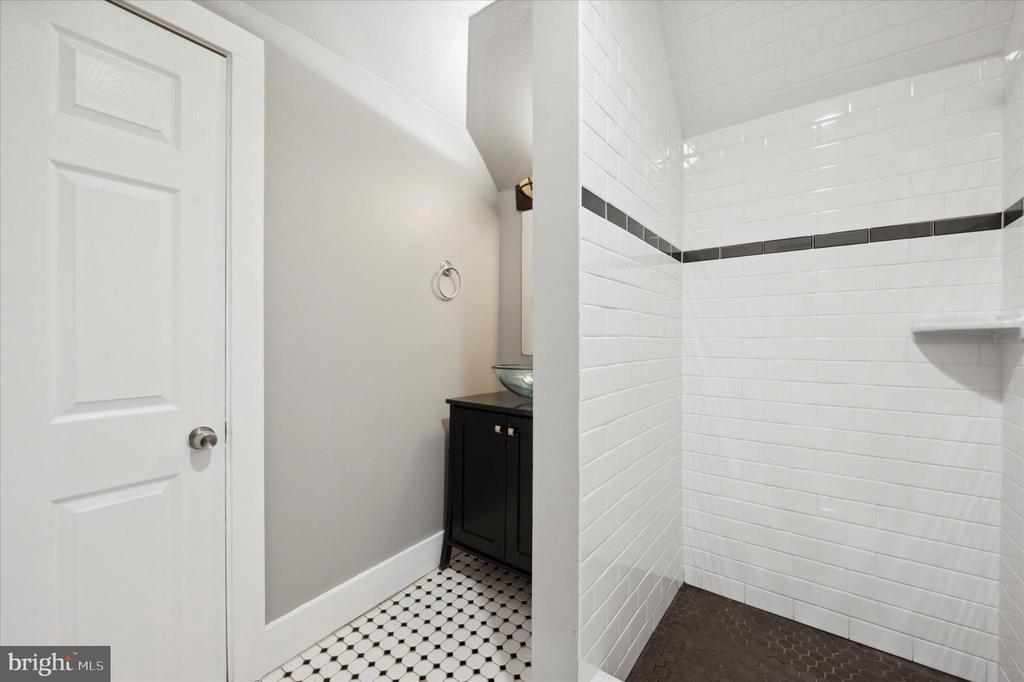 13 W HINCKLEY AVENUE 3