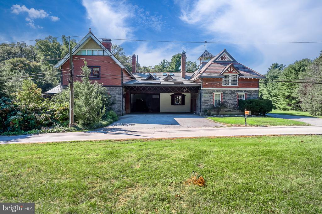 266 BEECHWOOD DRIVE