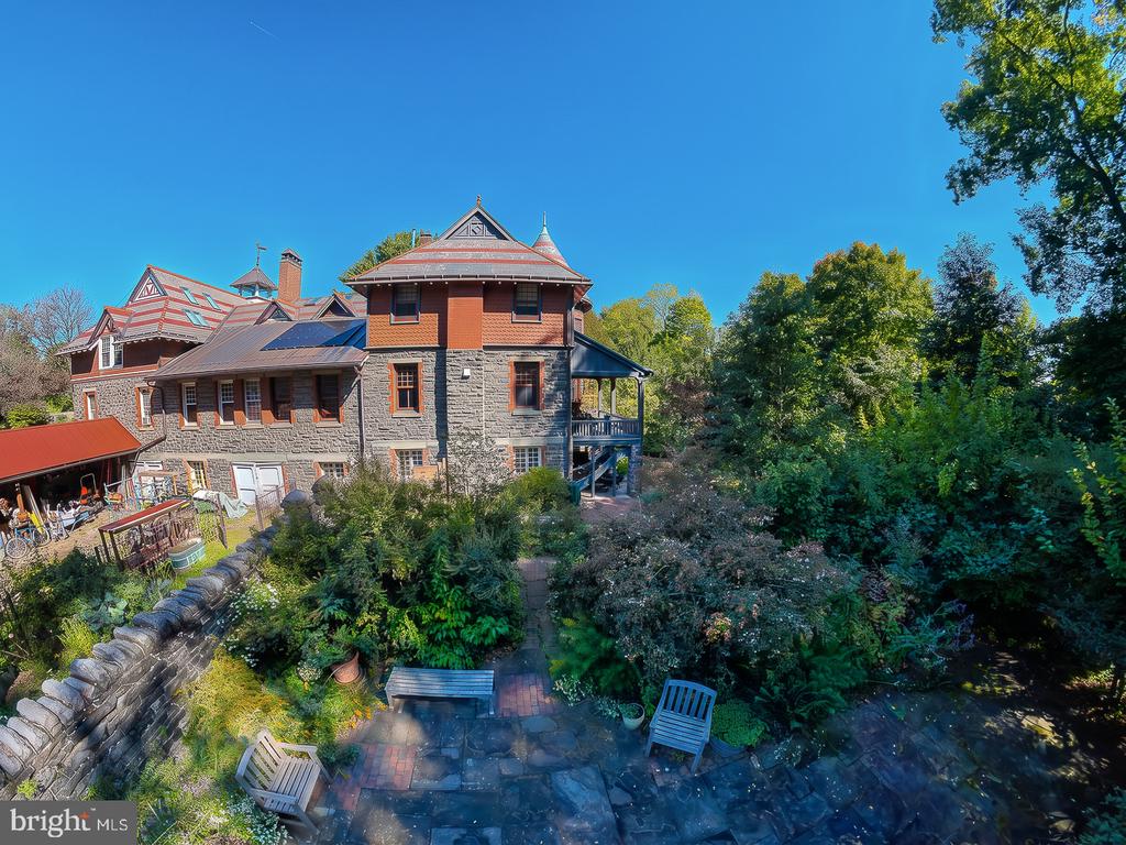 266 BEECHWOOD DRIVE