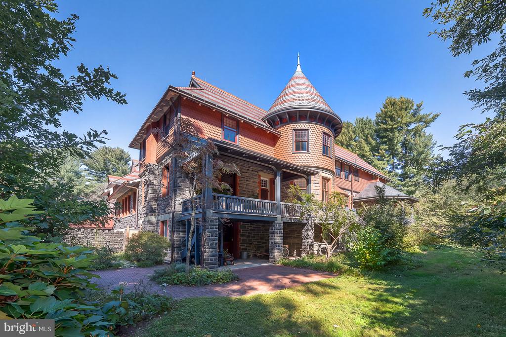 266 BEECHWOOD DRIVE