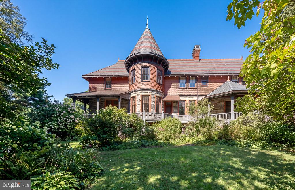 266 BEECHWOOD DRIVE