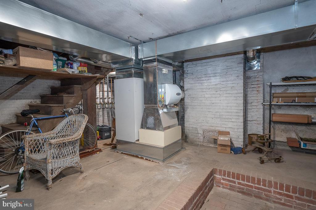 266 BEECHWOOD DRIVE