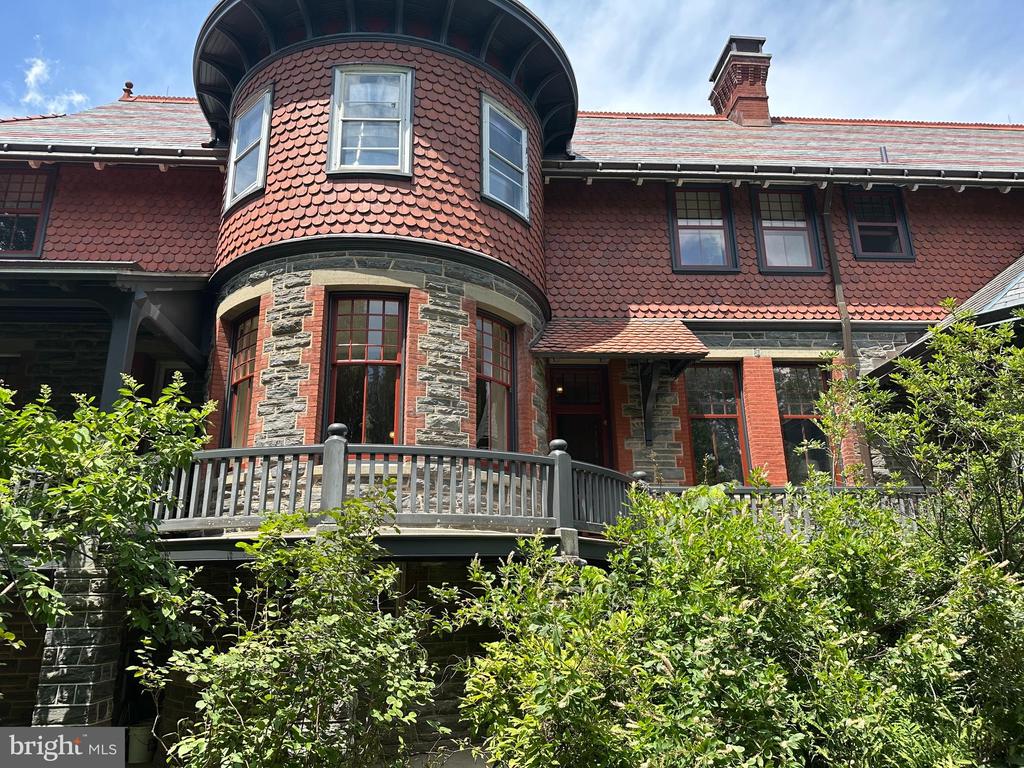 266 BEECHWOOD DRIVE