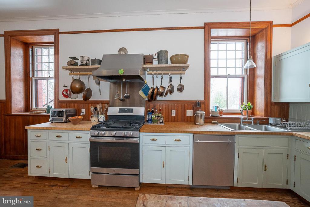 266 BEECHWOOD DRIVE