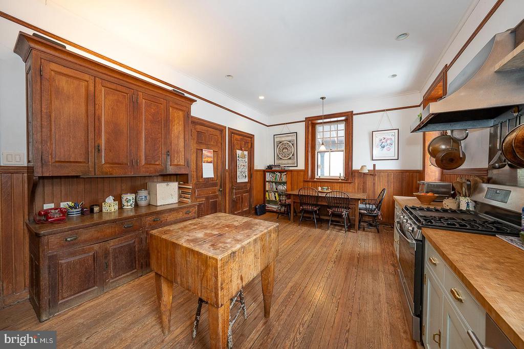 266 BEECHWOOD DRIVE