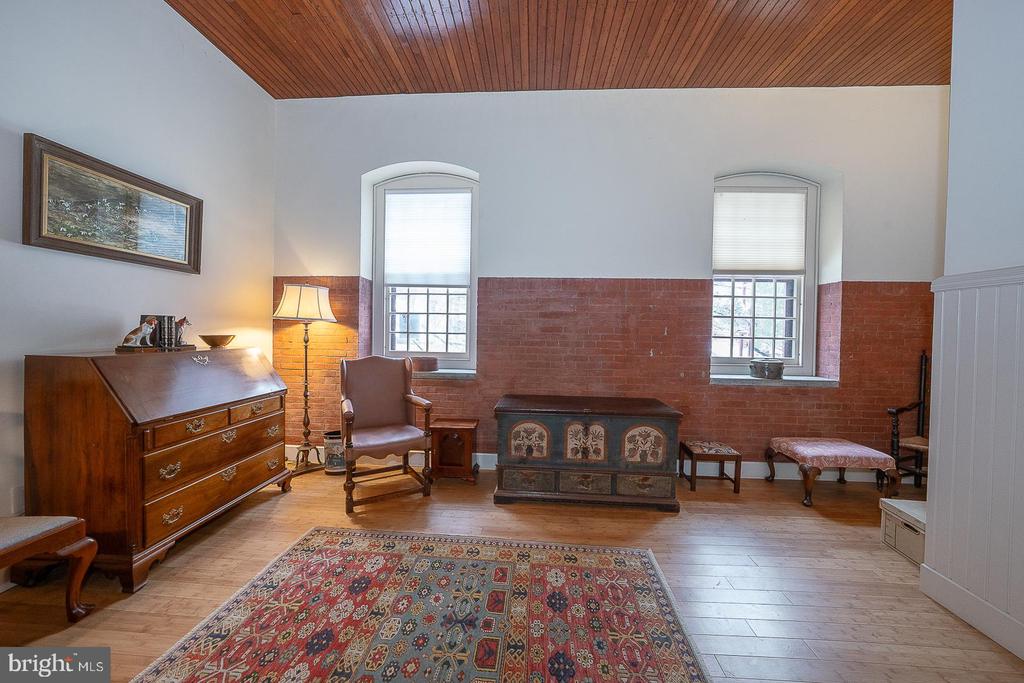 266 BEECHWOOD DRIVE