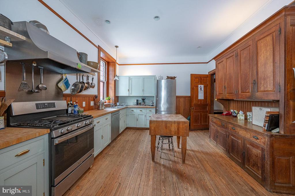 266 BEECHWOOD DRIVE