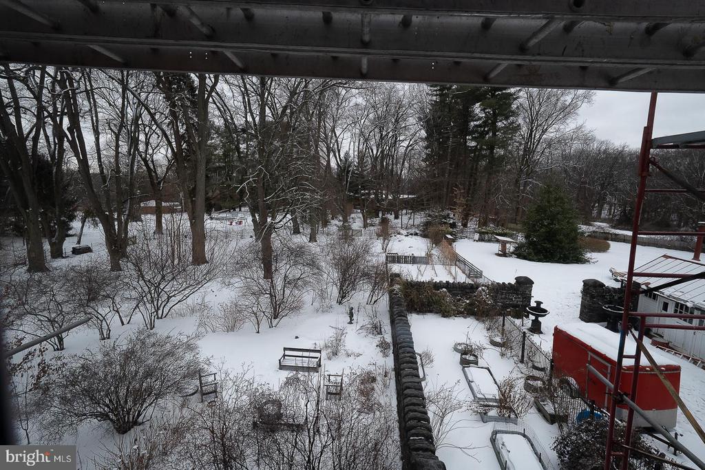 266 BEECHWOOD DRIVE