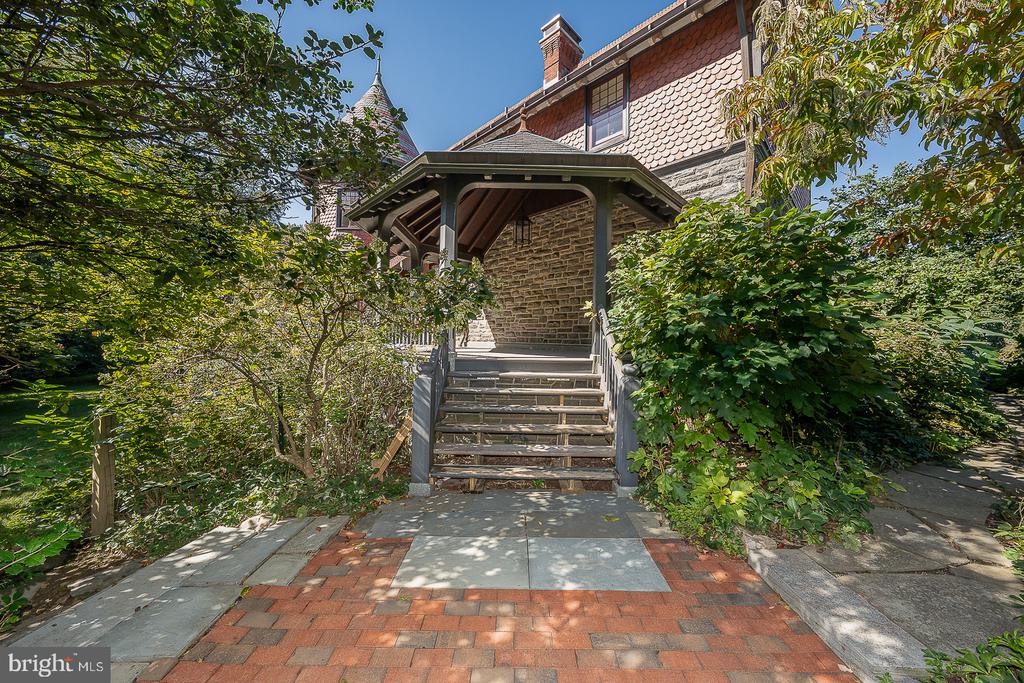 266 BEECHWOOD DRIVE