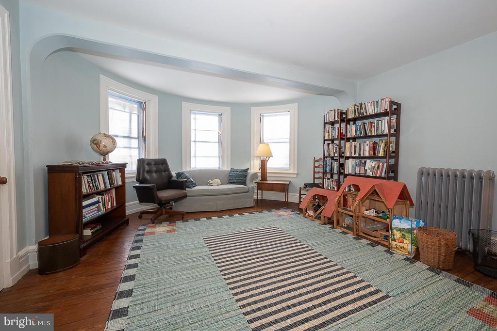 266 BEECHWOOD DRIVE