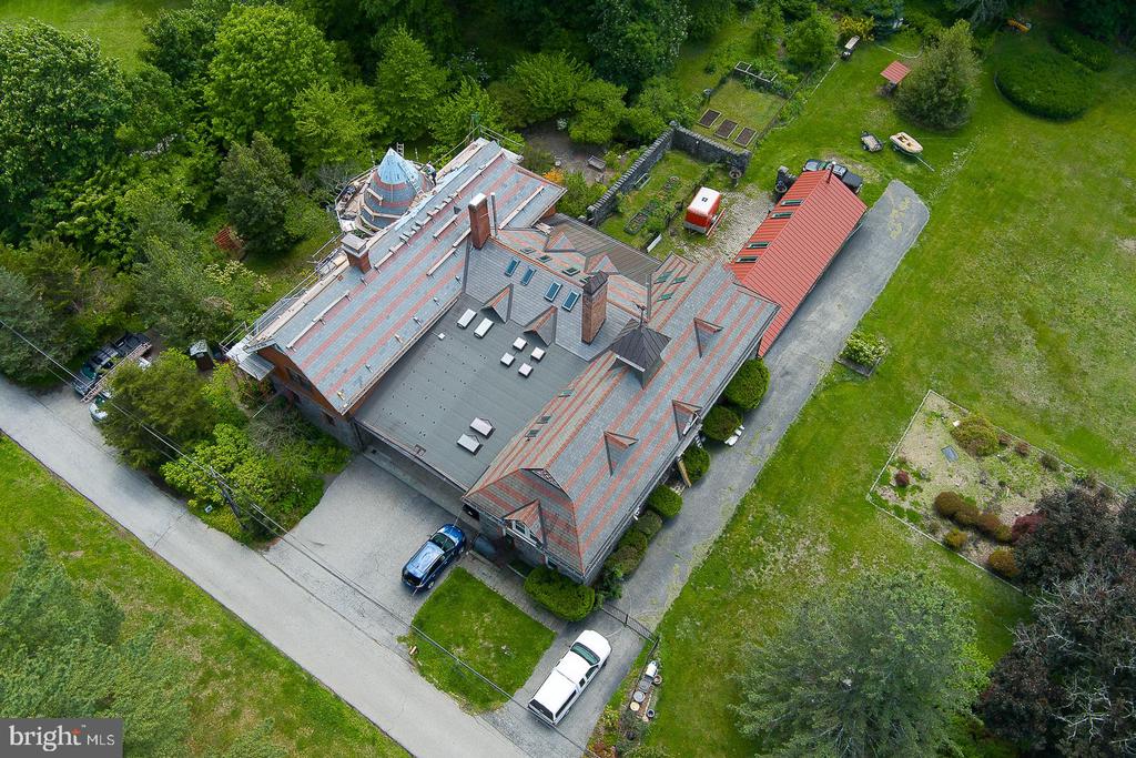 266 BEECHWOOD DRIVE