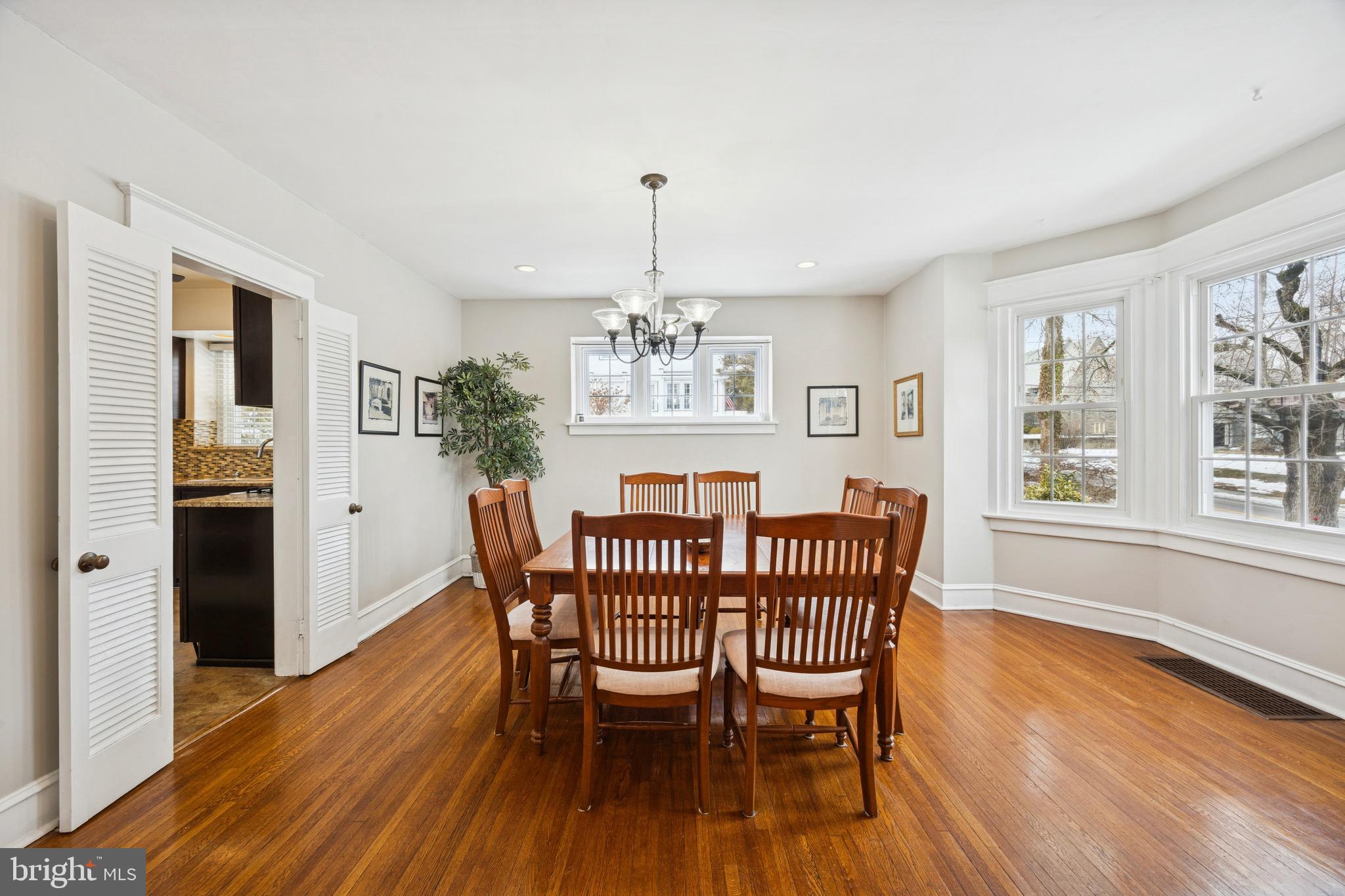 120 W SPRINGFIELD ROAD