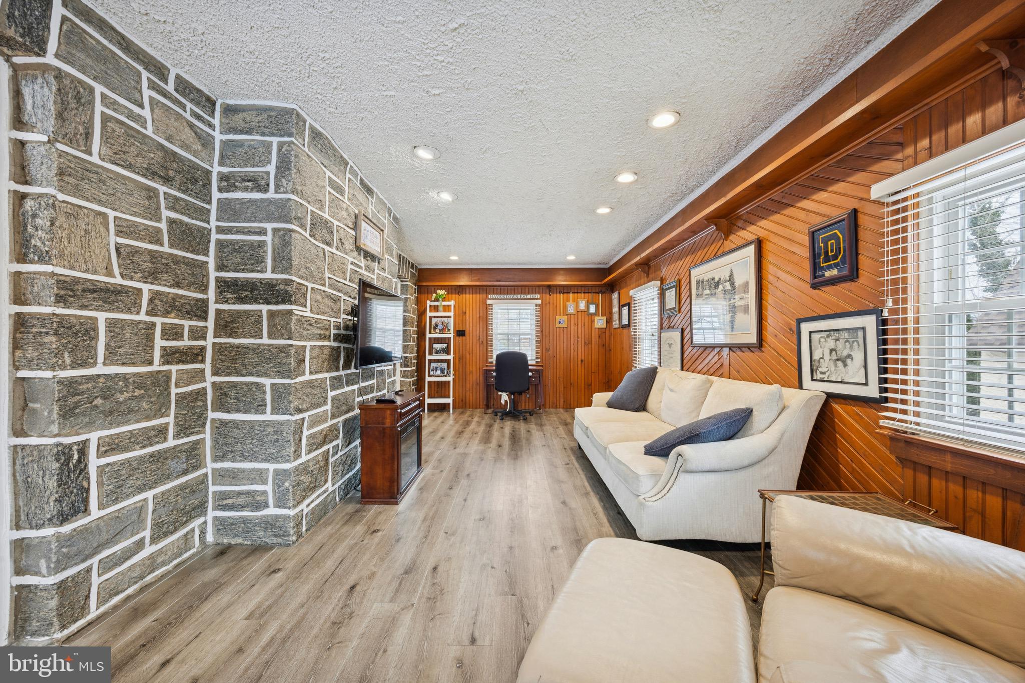 120 W SPRINGFIELD ROAD