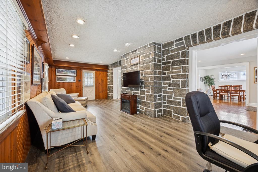 120 W SPRINGFIELD ROAD