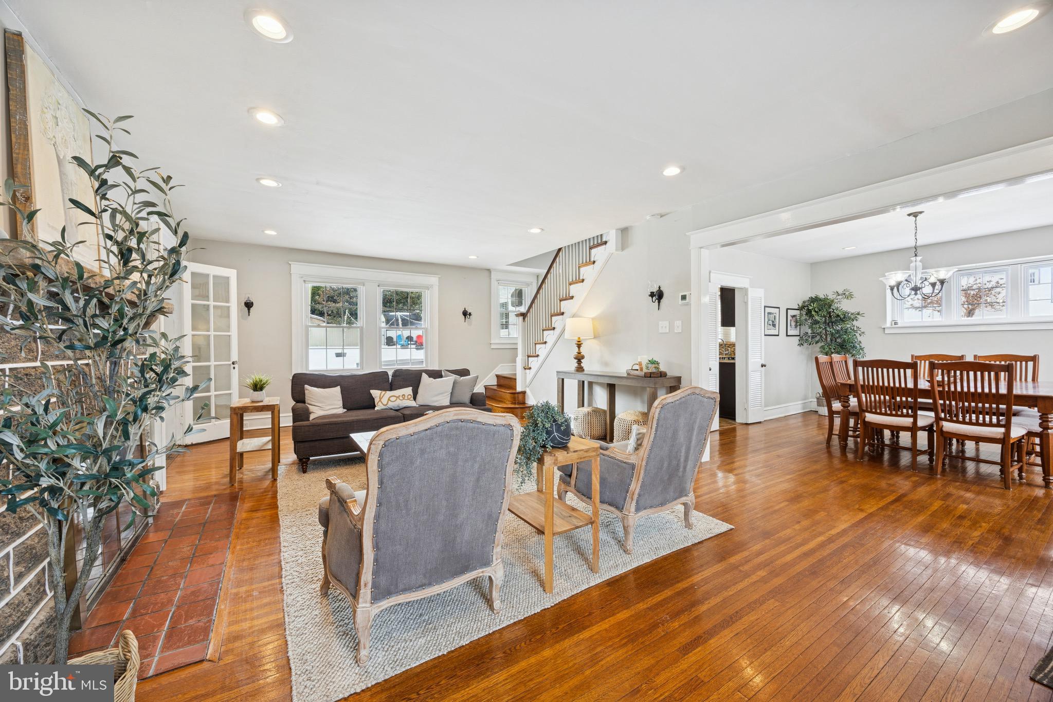 120 W SPRINGFIELD ROAD