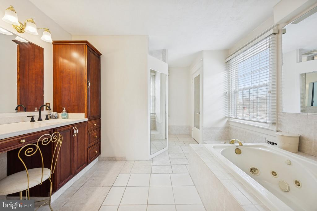 120 W SPRINGFIELD ROAD