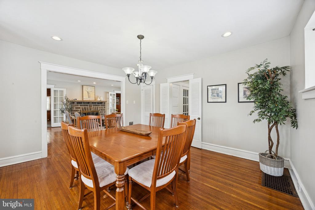 120 W SPRINGFIELD ROAD