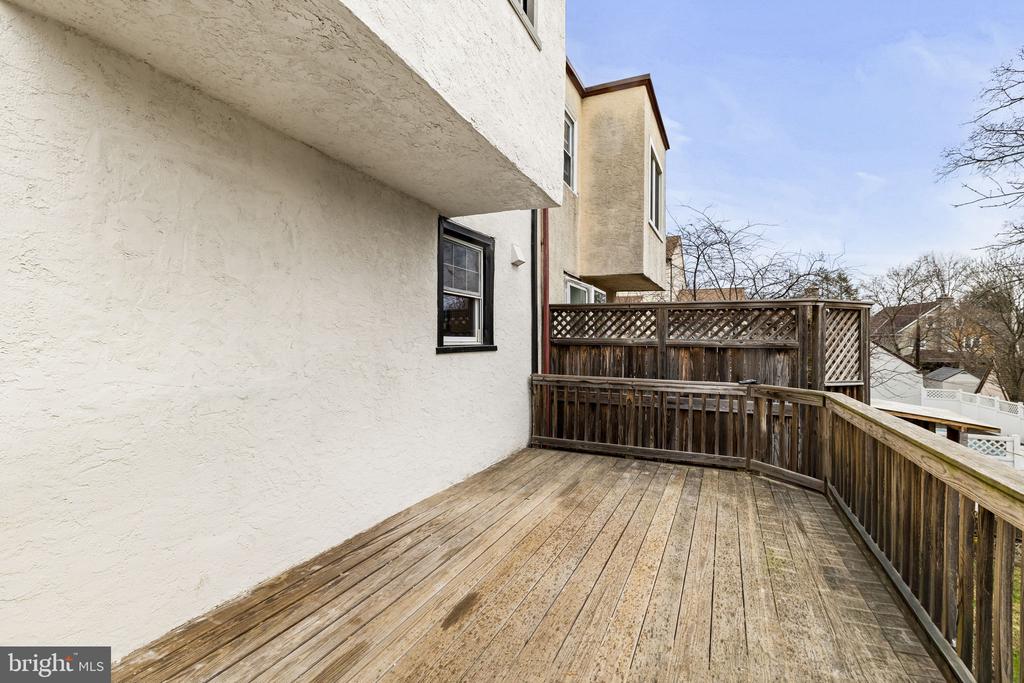 633 GEORGES LANE