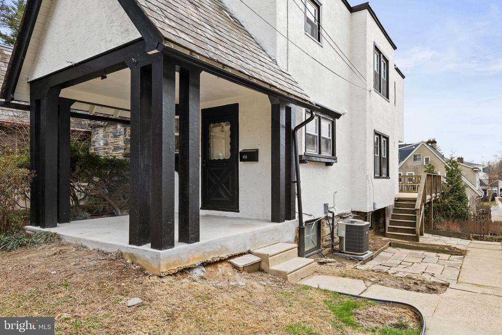 633 GEORGES LANE
