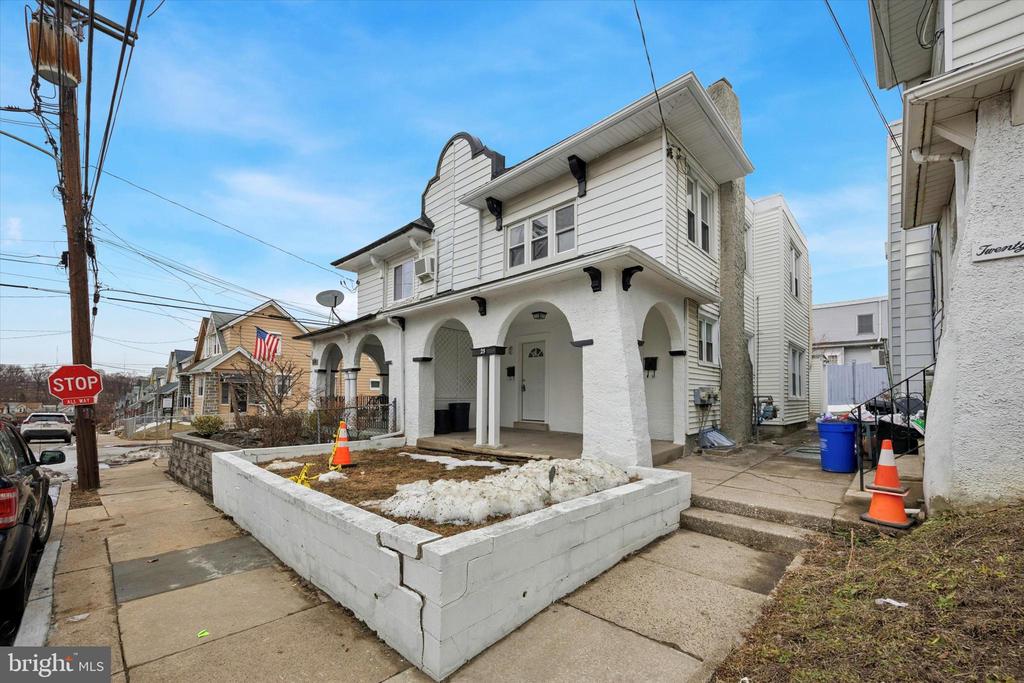 25 N PENNOCK AVENUE