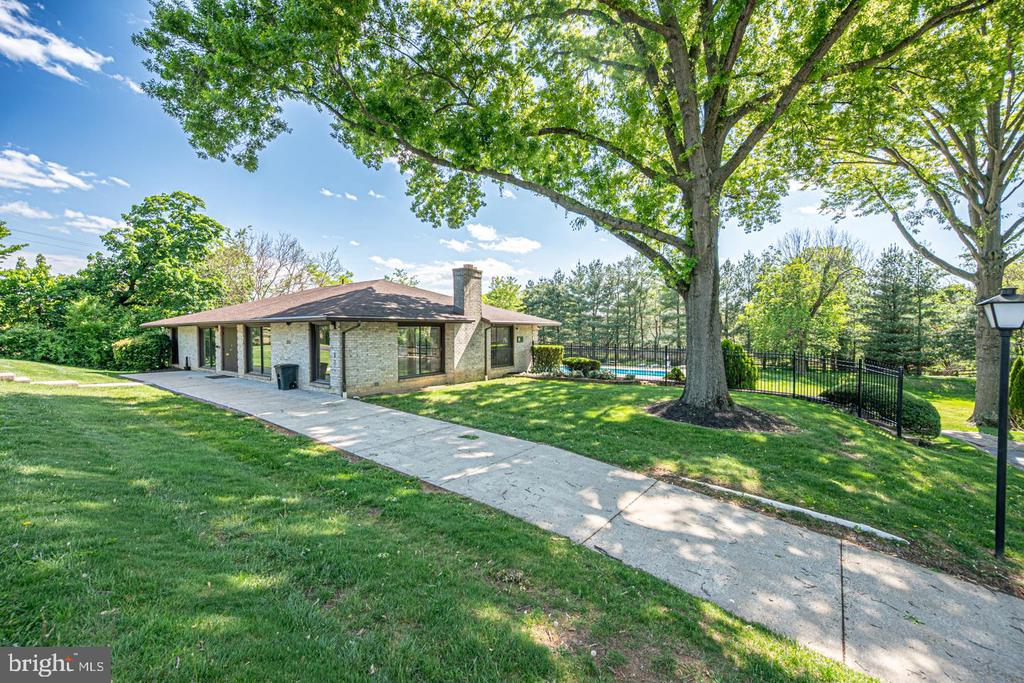239 BISHOP DRIVE