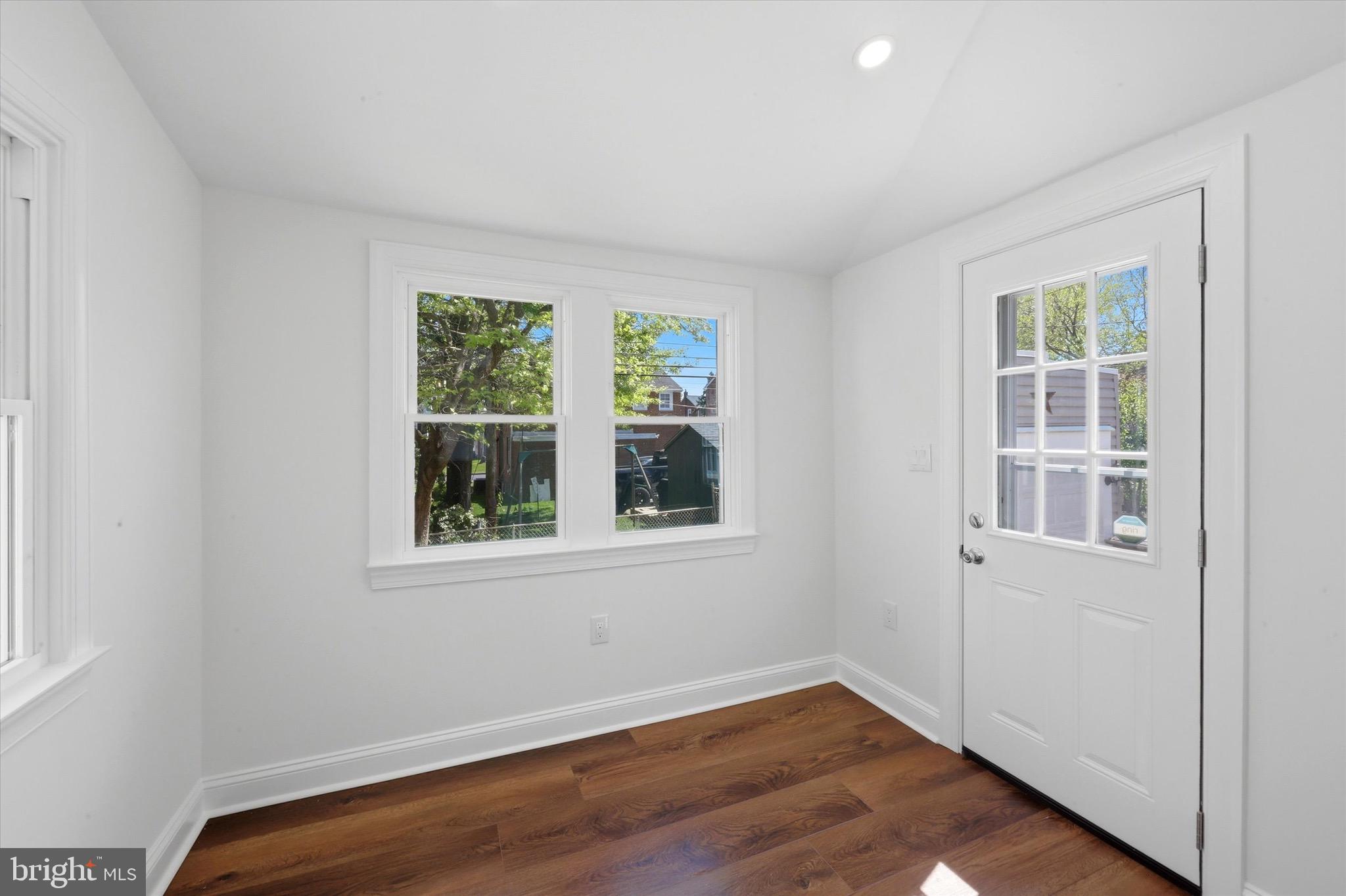 252 W GREENWOOD AVENUE