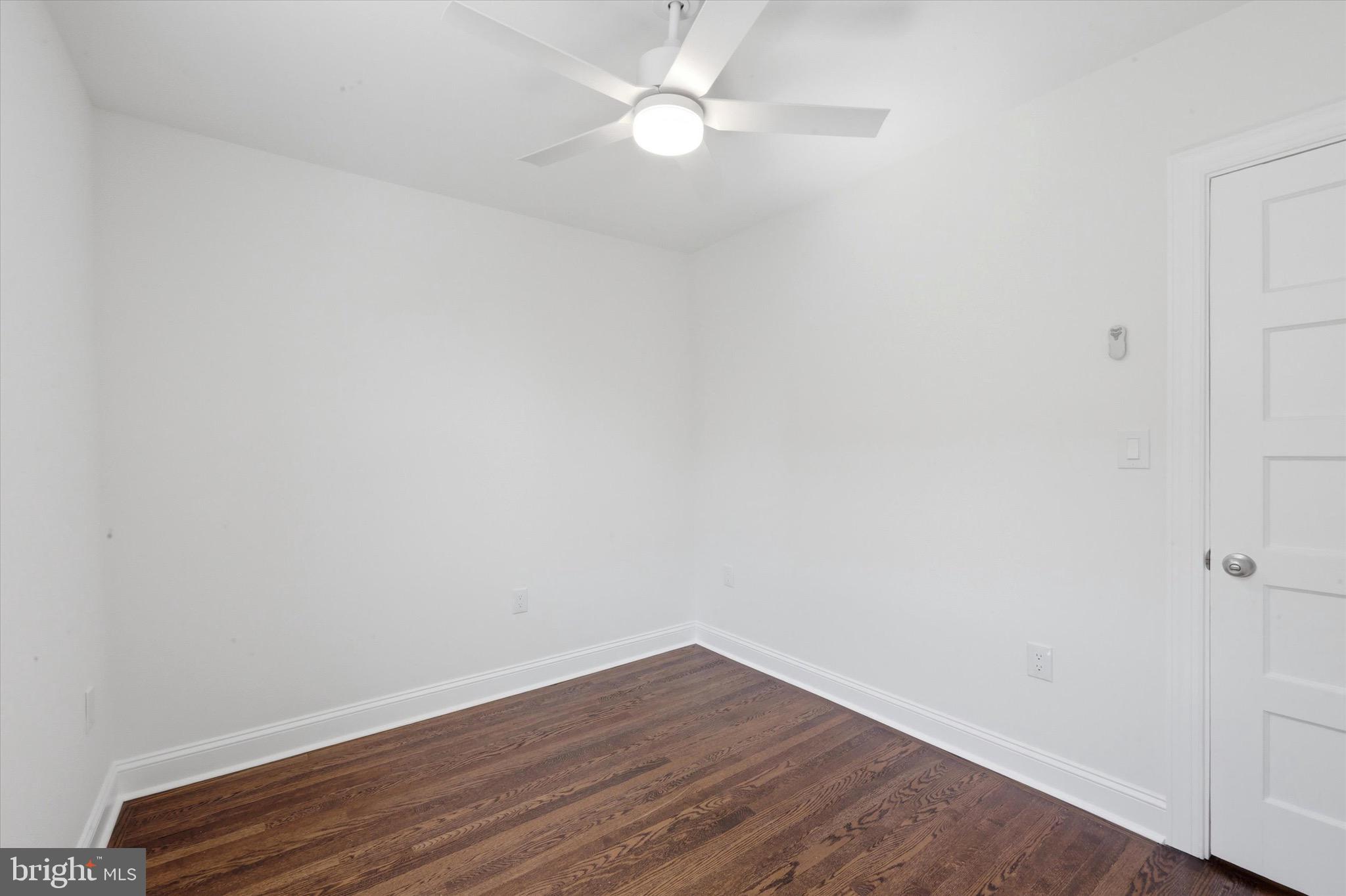 252 W GREENWOOD AVENUE