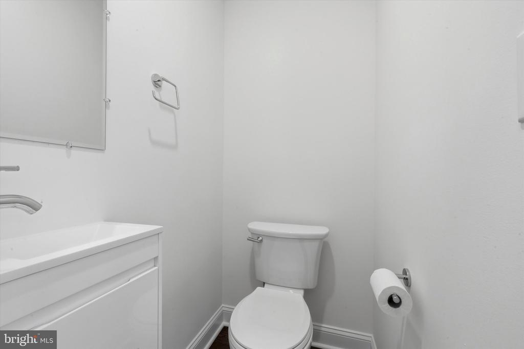 252 W GREENWOOD AVENUE