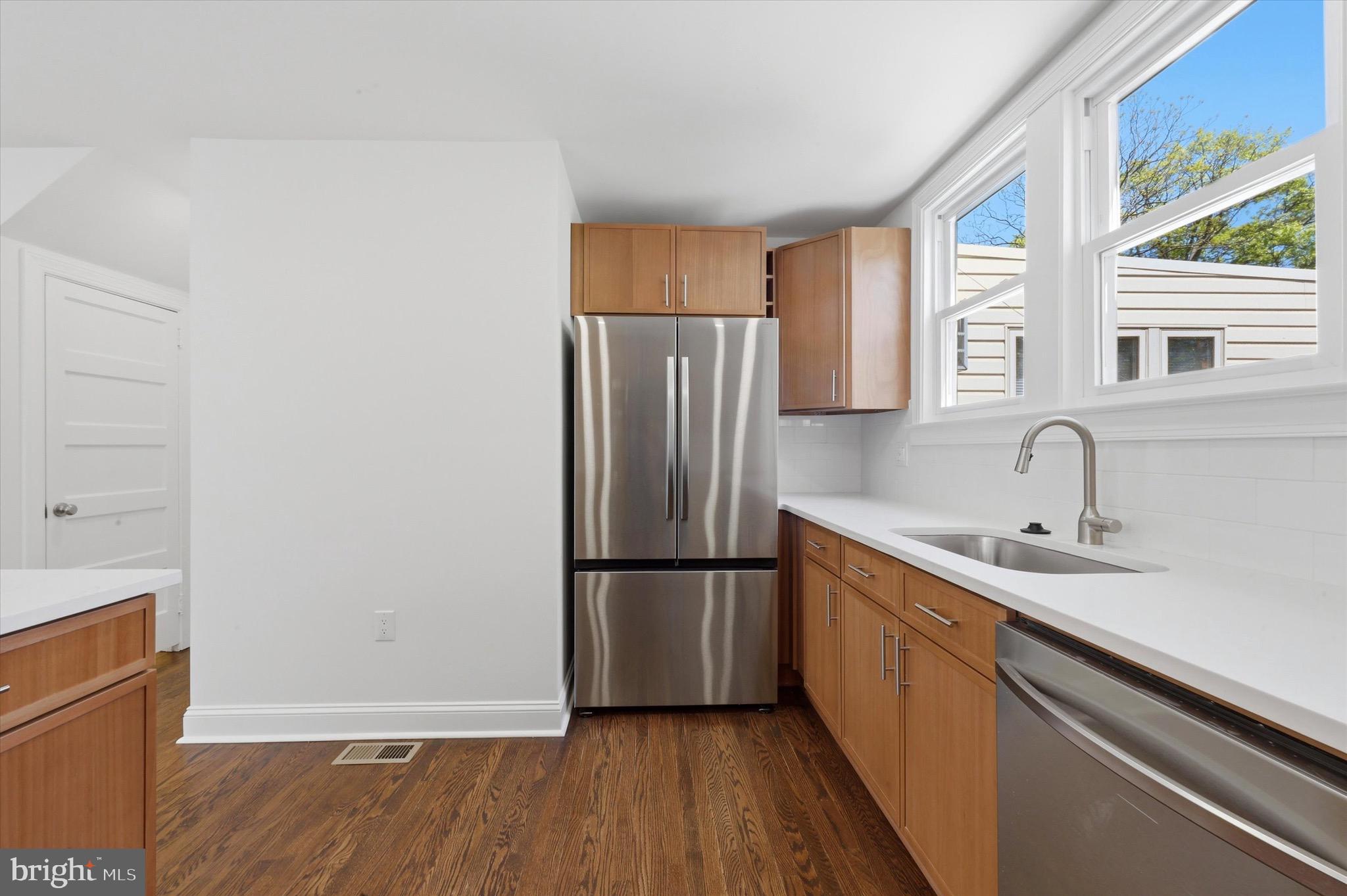 252 W GREENWOOD AVENUE