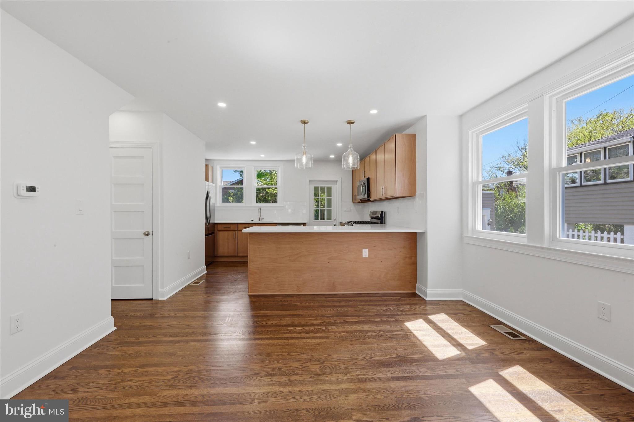 252 W GREENWOOD AVENUE