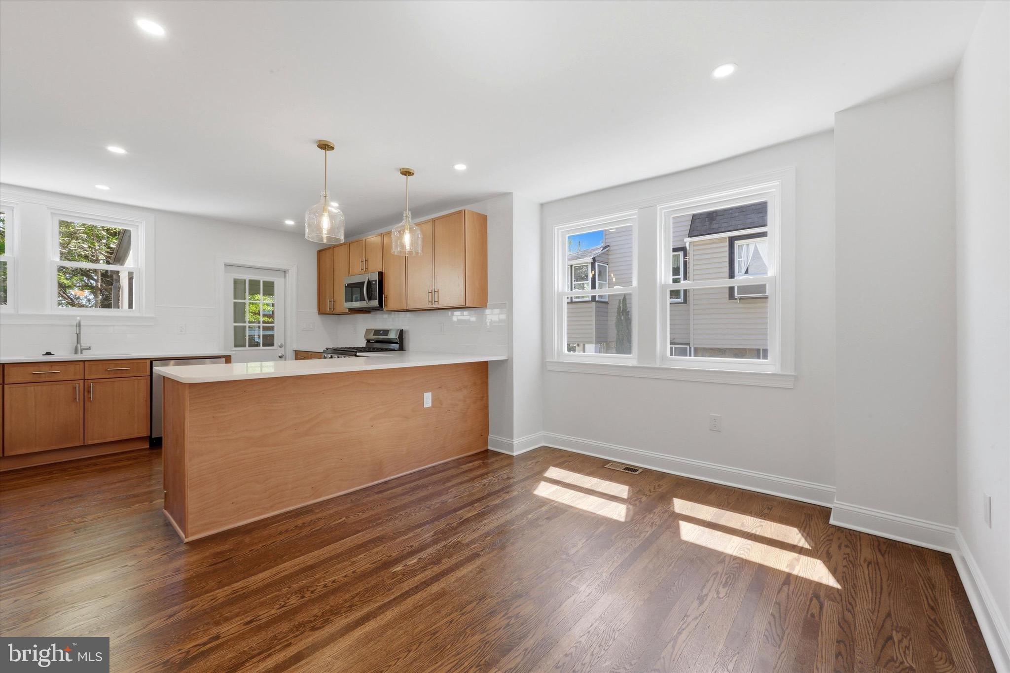 252 W GREENWOOD AVENUE