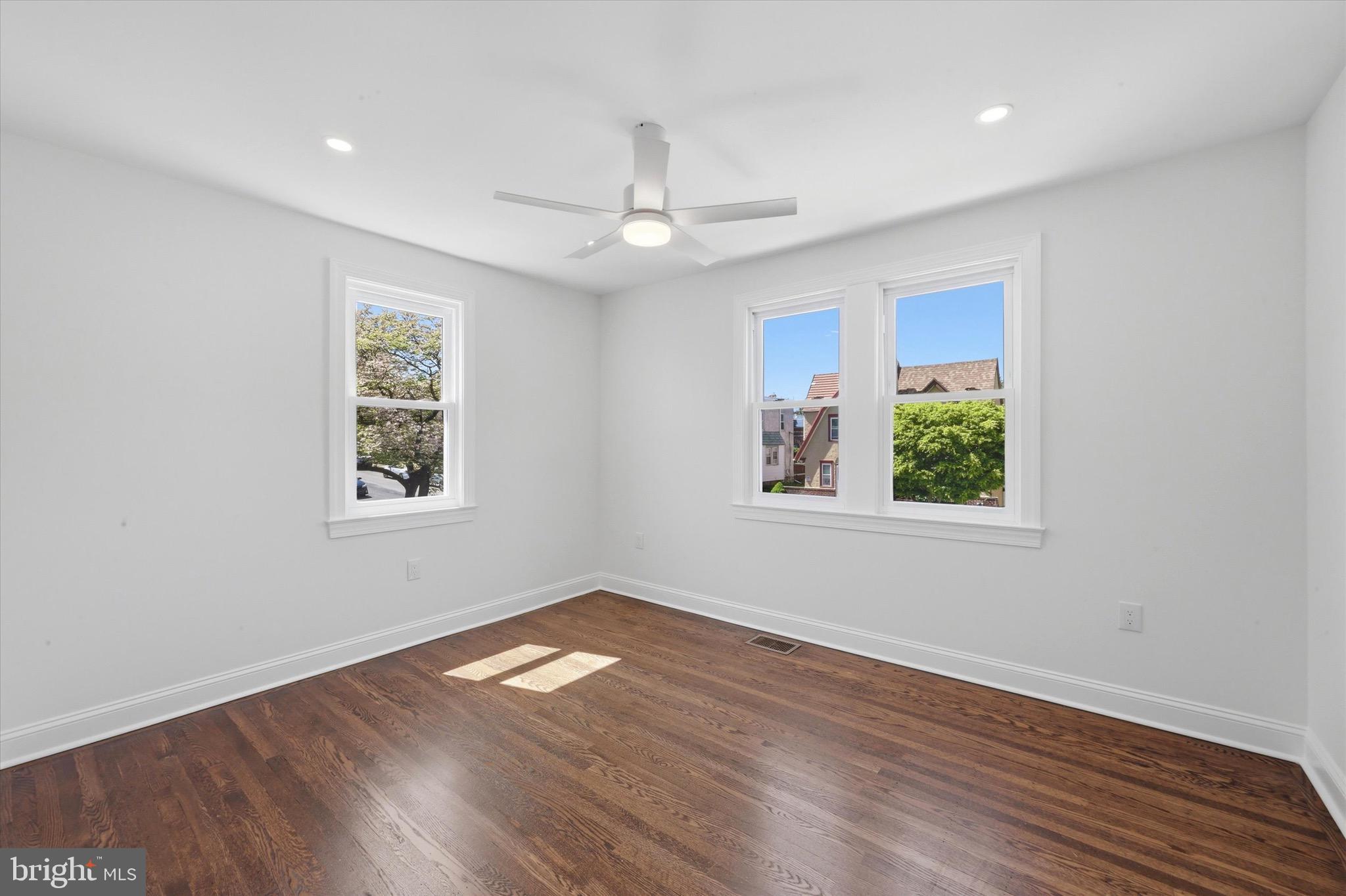 252 W GREENWOOD AVENUE