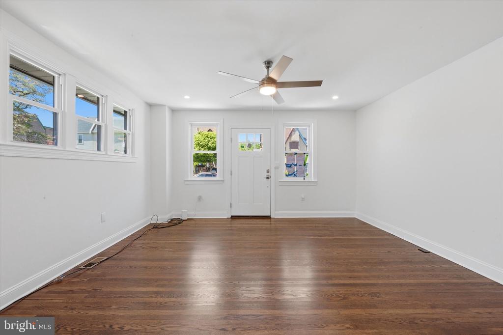 252 W GREENWOOD AVENUE