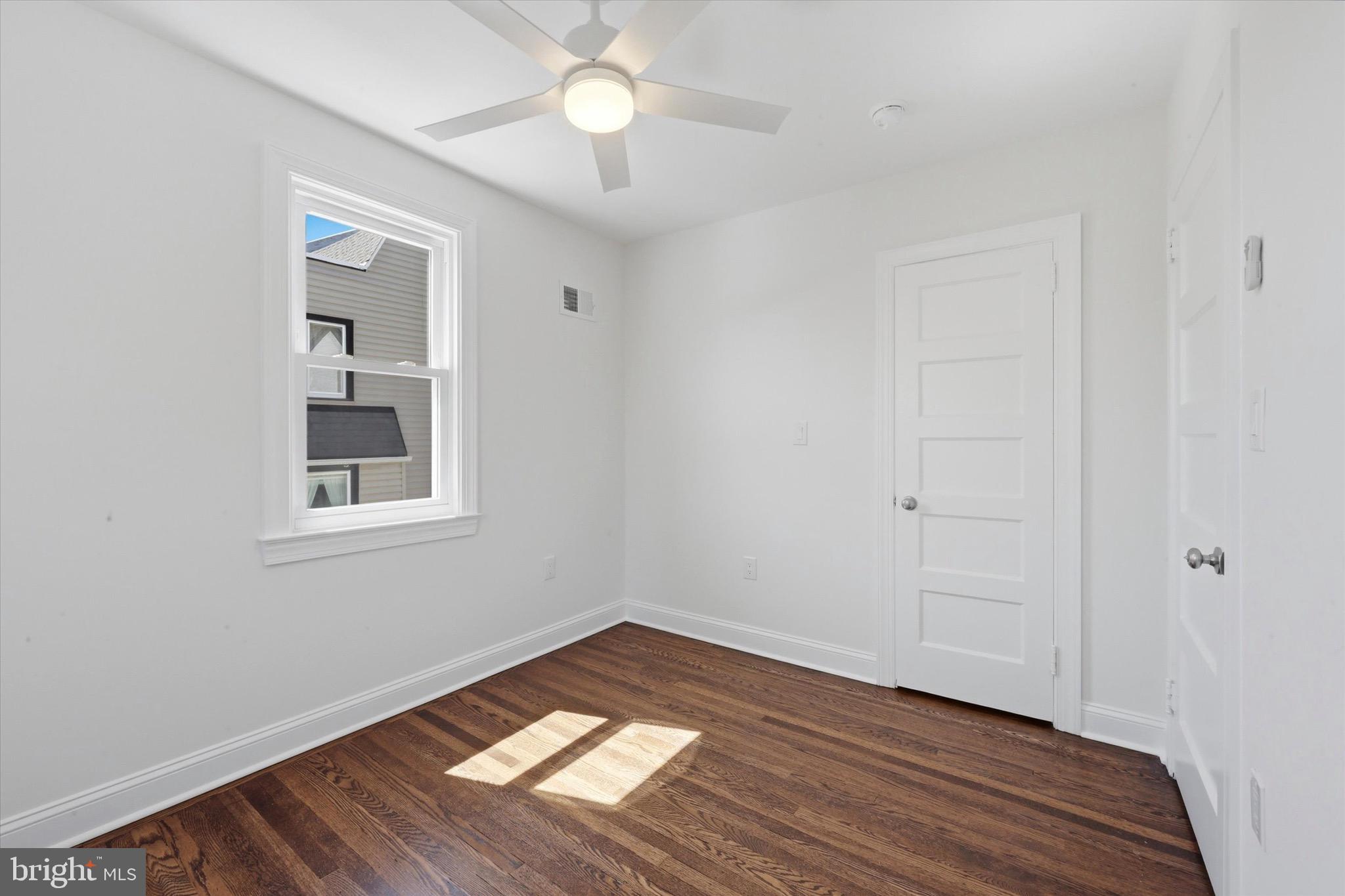 252 W GREENWOOD AVENUE