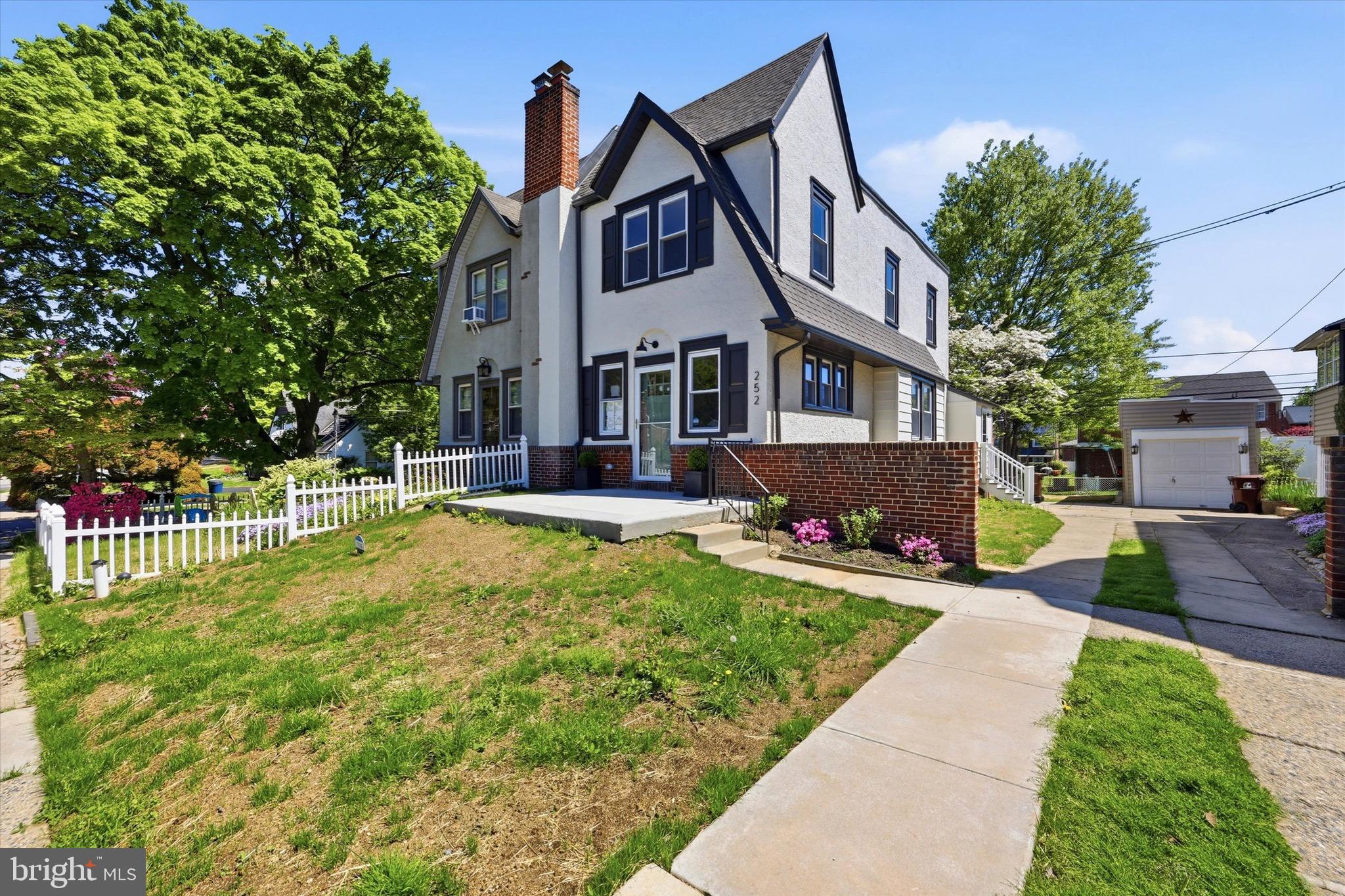 252 W GREENWOOD AVENUE