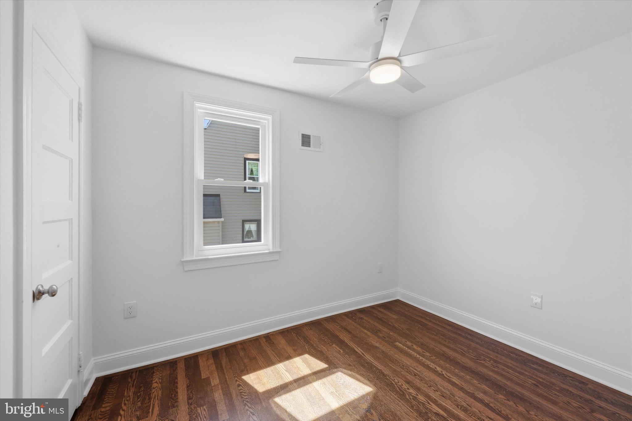 252 W GREENWOOD AVENUE