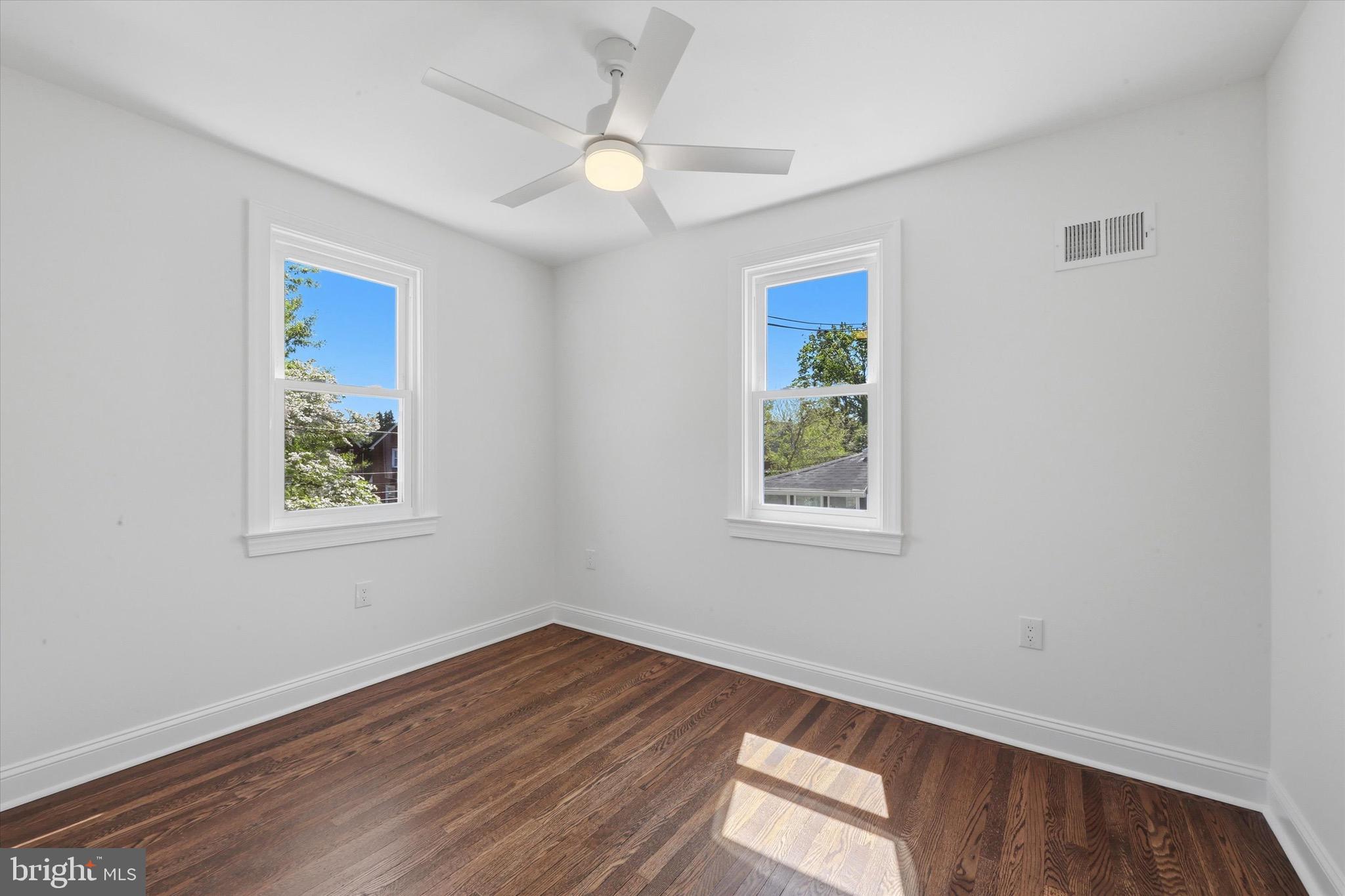 252 W GREENWOOD AVENUE