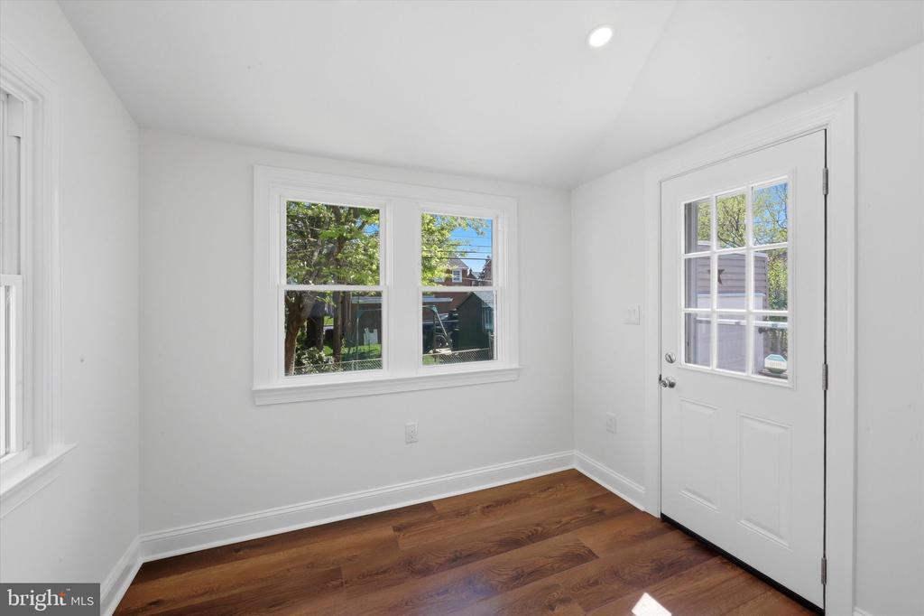 252 W GREENWOOD AVENUE