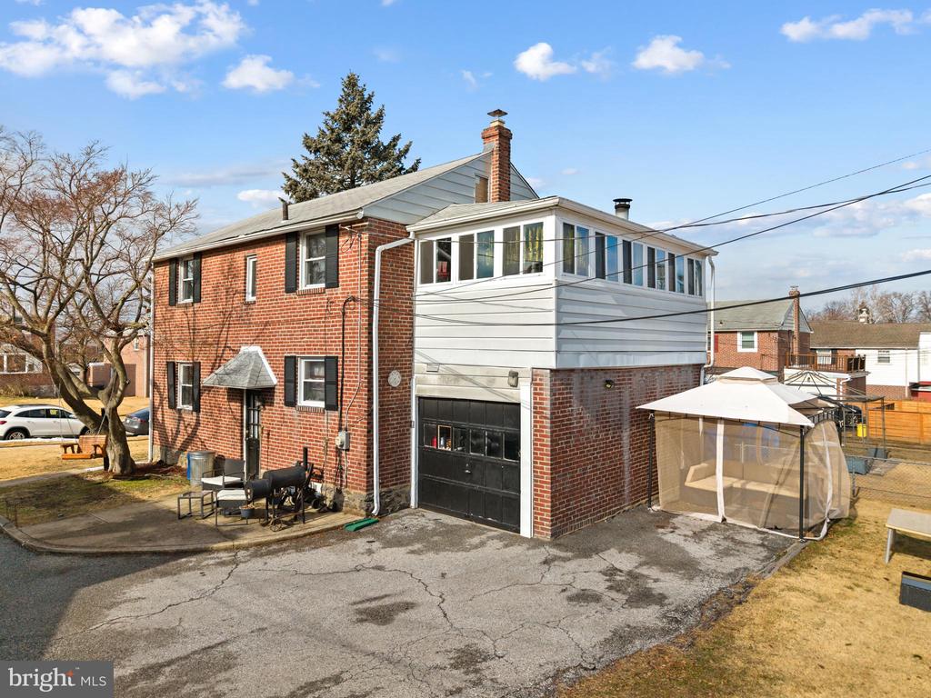 409 W GRAYS AVENUE