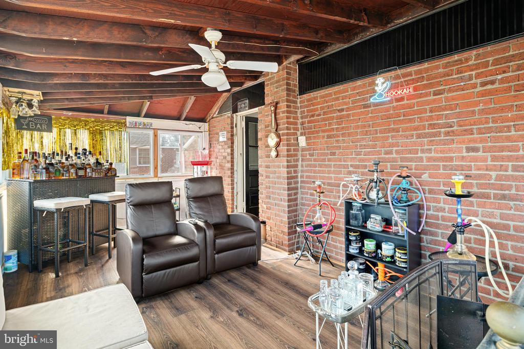 409 W GRAYS AVENUE