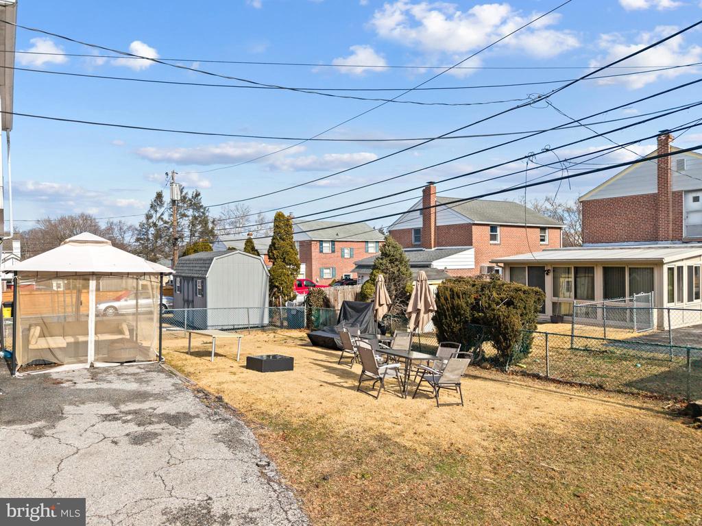 409 W GRAYS AVENUE
