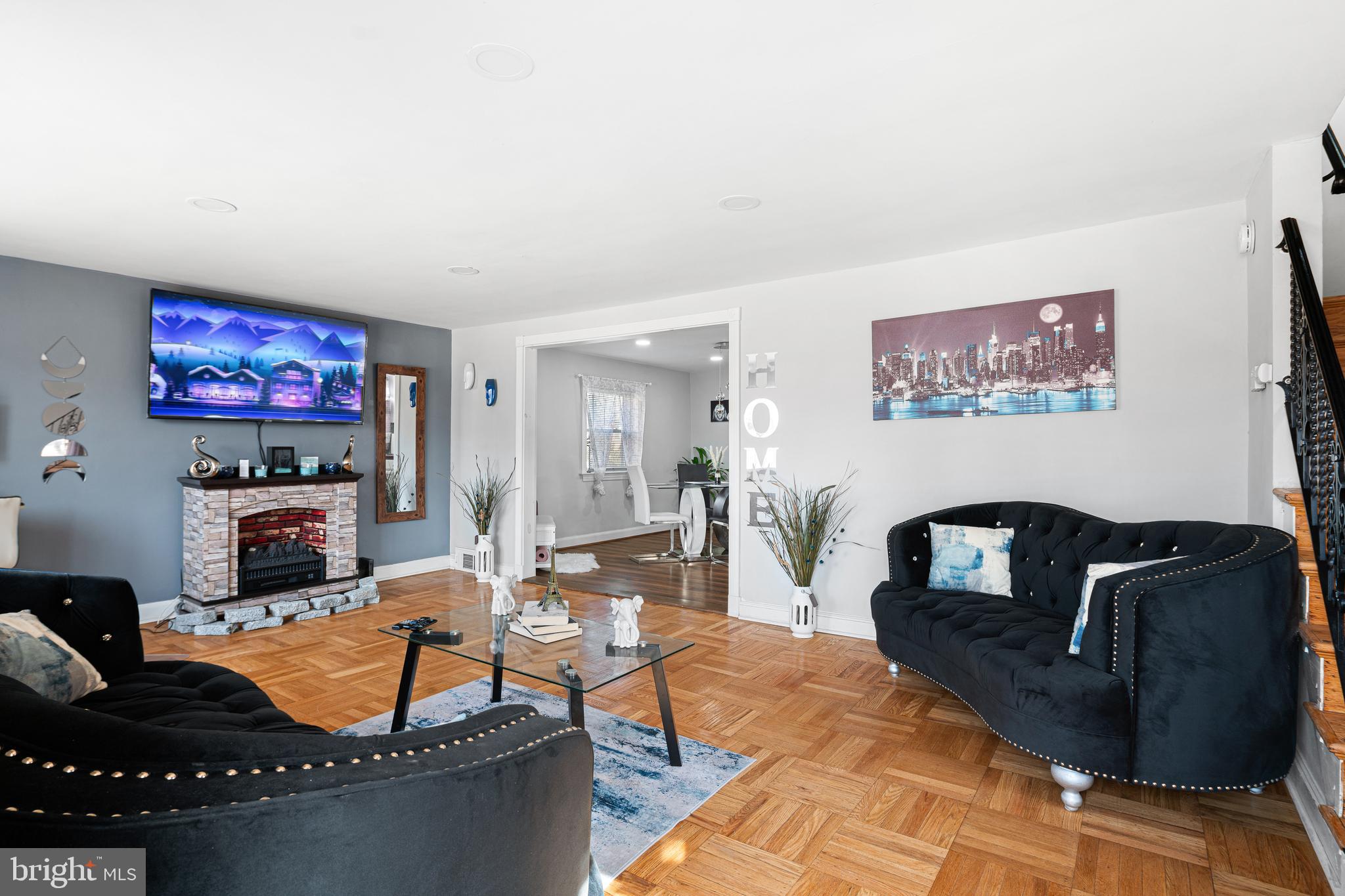 409 W GRAYS AVENUE