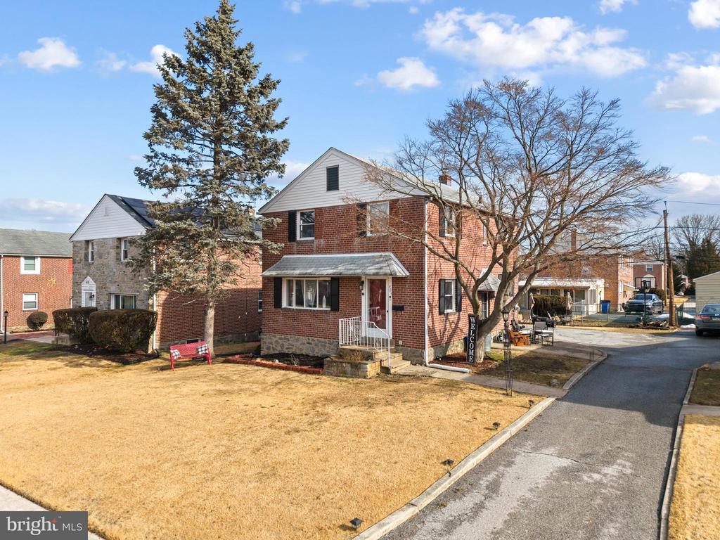 409 W GRAYS AVENUE